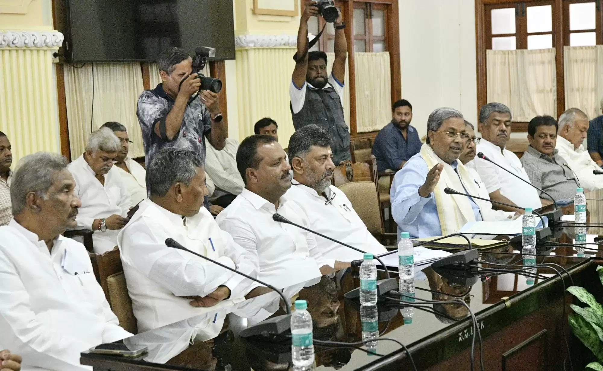 शिवकुमार दिल्ली पहुंचे, कैबिनेट विस्तार पर शीर्ष नेतृत्व के साथ करेंगे चर्चा