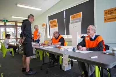 न्यूजीलैंड 2023 चुनावों से पहले चुनावी कानून की समीक्षा करेगा