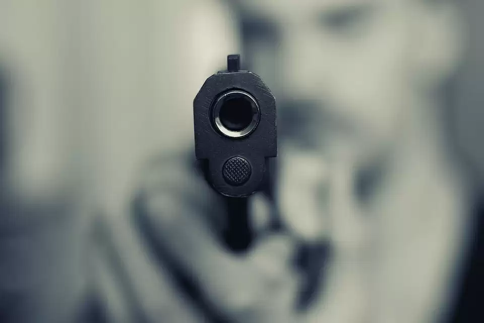 लखनऊ में मोबाइल दुकानदार को मारी गोली