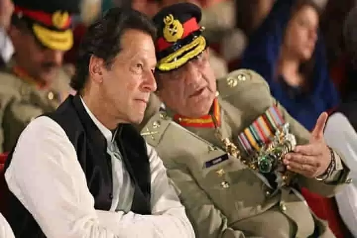 पाकिस्तान के पूर्व सेना प्रमुख ने इमरान के साथ साझा किए भ्रष्टाचार के सबूत: रिपोर्ट