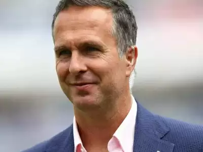 इंग्लैंड के पास घर से बाहर ऑस्ट्रेलिया को चित्त करने के लिए गेंदबाज नहीं हैं : वॉन