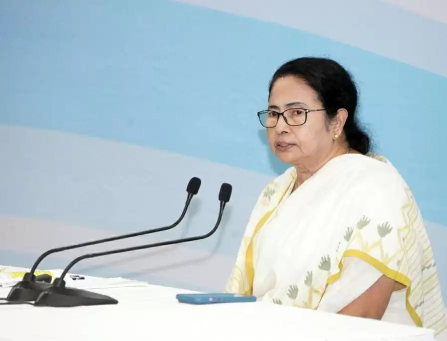 महाराष्ट्र की महिला ने ममता बनर्जी के खिलाफ किया आपत्तिजनक ट्वीट, शिकायत दर्ज