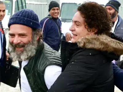 राहुल व प्रियंका ने जम्मू-कश्मीर के गांदरबल में माता खीर भवानी मंदिर में टेका मत्था