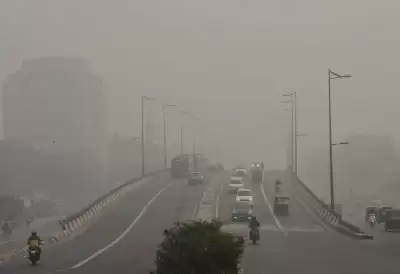 दिल्ली में वायु गुणवत्ता बहुत खराब,कोहरे के कारण यातायात प्रभावित