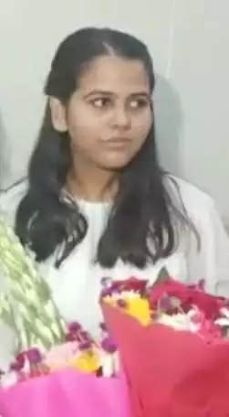 यूपीएससी टॉपर इशिता: तीसरे प्रयास में मिली कामयाबी, मां को दिया श्रेय, छात्रों को तुलना न करने की सीख
