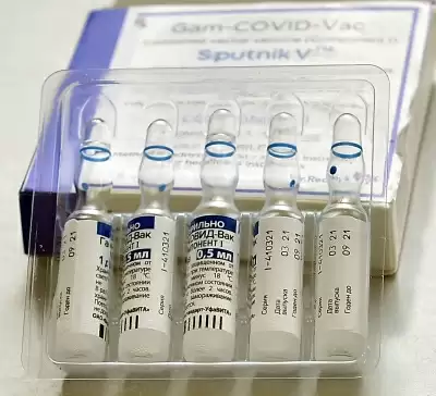 पुतिन के जासूसों ने स्पुतनिक वैक्सीन बनाने के लिए एस्ट्राजेनेका कोविड फॉर्मूला चुराया - रिपोर्ट