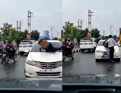 कॉलेज के बाहर मारपीट का वीडियो वायरल, पुलिस ने कुछ लोगों को लिया हिरासत में