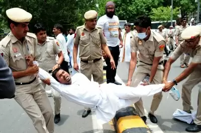 जंतर मंतर पर कांग्रेस के सत्याग्रह के दौरान 178 कार्यकर्ता हिरासत में लिए गए : दिल्ली पुलिस