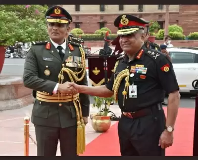 सेना प्रमुख जनरल पांडे ने मालदीव के शीर्ष कमांडर से बातचीत की