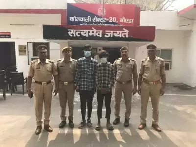 महिला से फोन छीन कर भाग रहे बाइक सवार लुटेरों को जनता की मदद से पुलिस ने रंगे हाथ पकड़ा