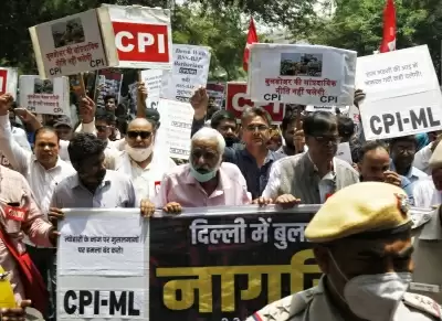 दिल्ली में बुल्डोजर के खिलाफ निकला मार्च, उपराज्यपाल आवास की ओर कूच