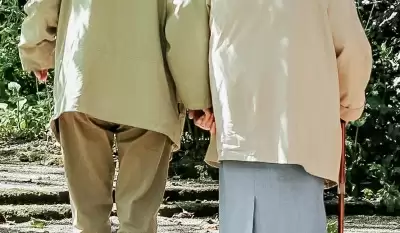 कर्नाटक के 75 वर्षीय व्यक्ति ने तलाक के लिए किया आवेदन, बुजुर्ग दंपत्ति को साथ लाए जज