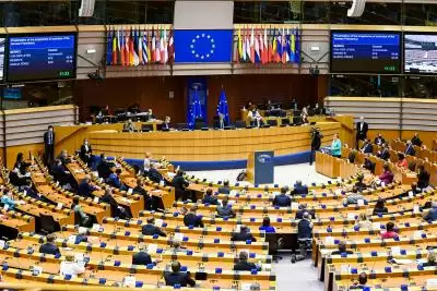 यूरोपीय संसद के सदस्य ने यूरोपीय संघ-अमेरिका के संबंधों पर उठाए सवाल