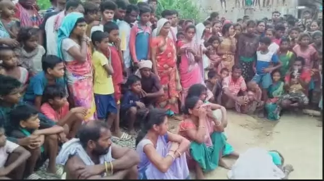 जादू-टोना कर रहे छह तांत्रिकों को ग्रामीणों ने बंधक बनाया, जमकर पीटा