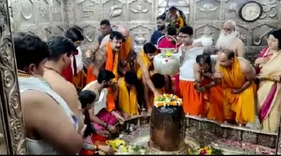 भारतीय क्रिकेटर पहुंचे महाकाल, ऋषभ के लिए की कामना