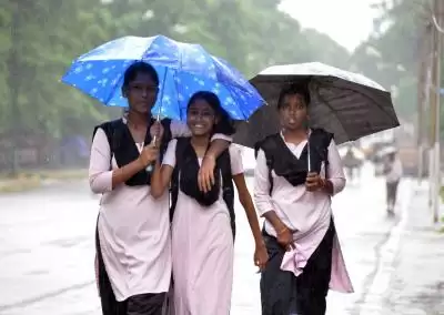 ओडिशा में भारी बारिश जारी, 12 जिलों में स्कूल बंद