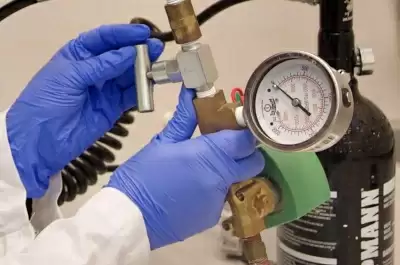 सुइयों से डर लगता है? हवा का एक झोंका लगा सकता है आपको अगला टीका