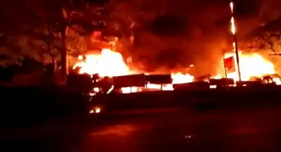 दक्षिणी दिल्ली के एमसीडी गोदाम में लगी आग
