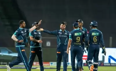 आईपीएल 2022: राशिद खान की शानदार गेंदबाजी की बदौलत गुजरात टाइटंस ने एलएसजी को 62 रनों से हराया, प्लेऑफ के लिए किया क्वालीफाई