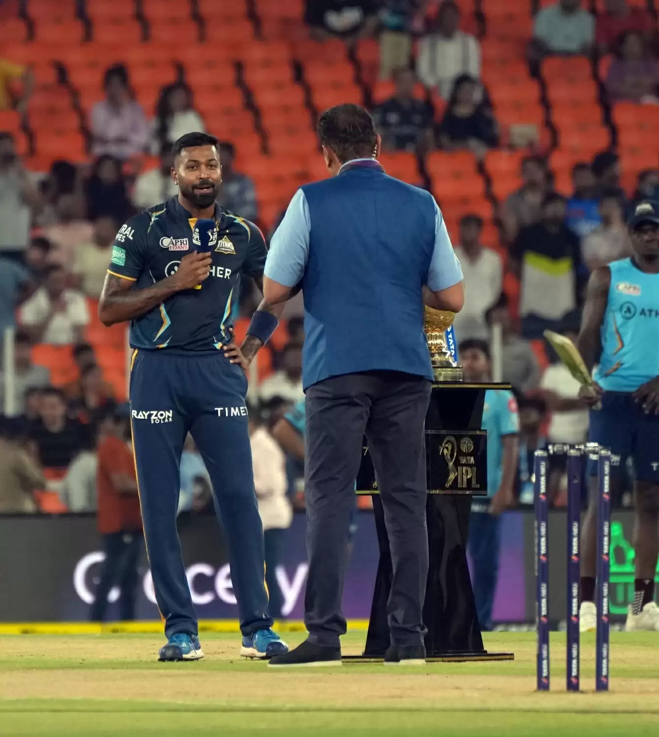 मुम्बई ने टॉस जीता, पहले गेंदबाजी करने का फैसला