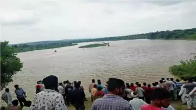 महाराष्ट्र : वर्धा नदी में ओवरलोड नाव पलटने से 11 लोग लापता (लीड-1)