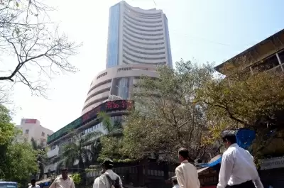 भारतीय शेयर बाजार में नए हफ्ते में गिरावट के साथ शुरुआत