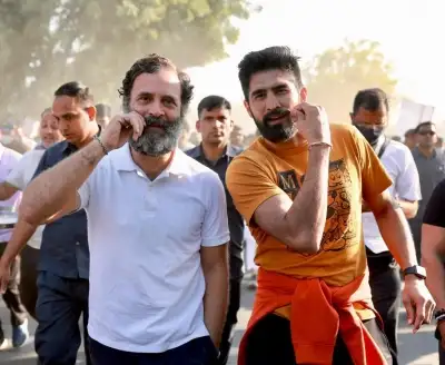 राहुल ने मूछों पर दिया ताओ !