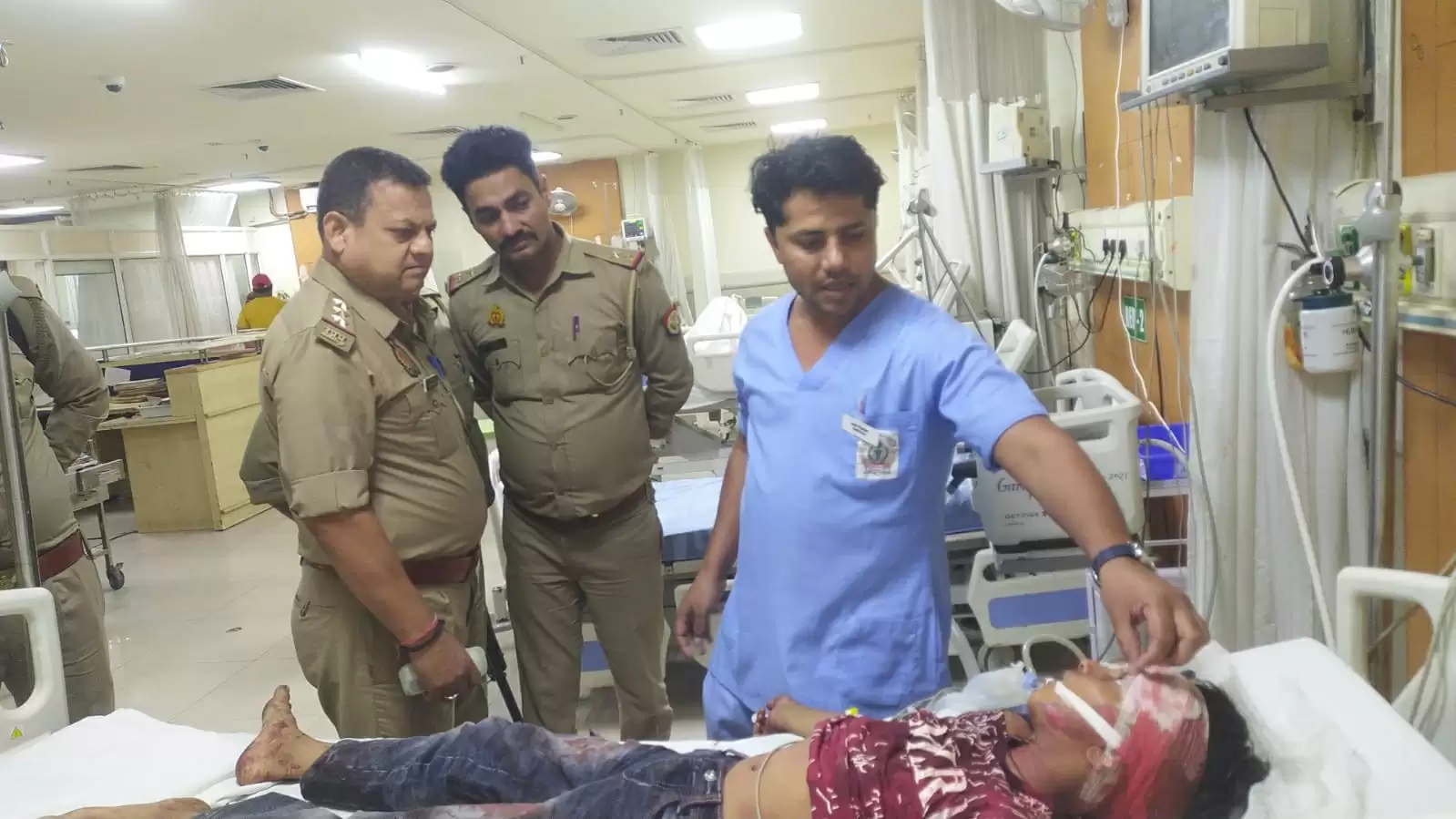 ईस्टर्न पेरीफेरल पर बस व ट्रक के बीच भिड़ंत, एक की मौत 28 घायल