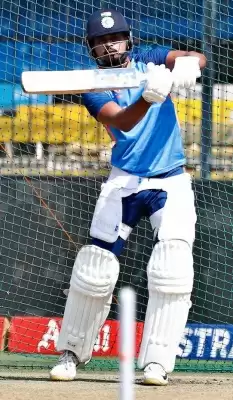 श्रेयस अय्यर को 10 दिन आराम की सलाह, आईपीएल में खेलने को लेकर फैसला अभी नहीं लिया गया: रिपोर्ट
