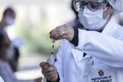 ब्राजील ने लगाए 30 करोड़ से  अधिककोरोना वैक्सीन के टीके