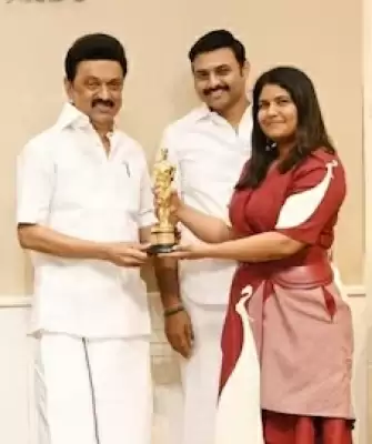 तमिलनाडु सीएम ने ऑस्कर विजेता निर्देशक कार्तिकी गोंजाल्विज को किया सम्मानित