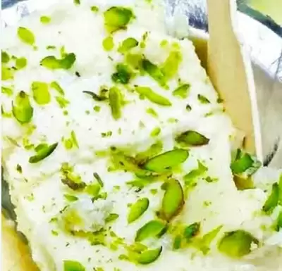 खुर्जा के खुरचन, मथुरा के पेड़े, आगरा के पेठे की सरकार बढ़ाएगी मिठास