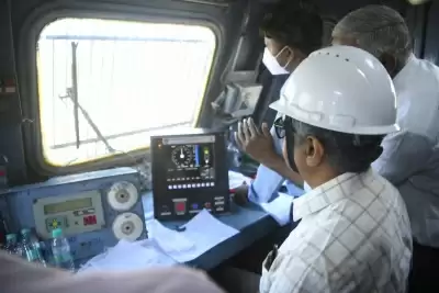 रेलवे बोर्ड के अध्यक्ष ने हैदराबाद में कवच सिस्टम का निरीक्षण किया