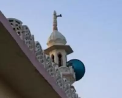 हैदराबाद के पास मस्जिद गिराए जाने के विरोध मे प्रदर्शन