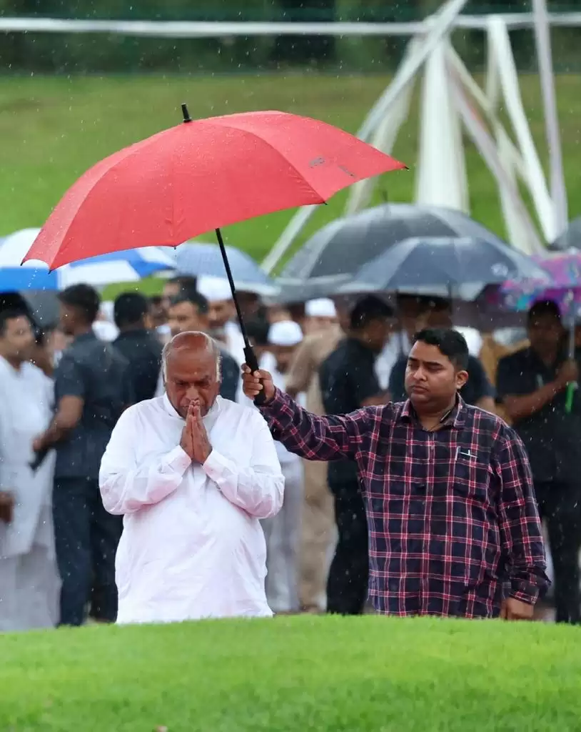 कांग्रेस नेताओं ने पंडित नेहरू को उनकी 59वीं पुण्यतिथि पर दी श्रद्धांजलि