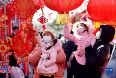 वसंत त्योहार में चीनी लोगों का खुशहाल जीवन