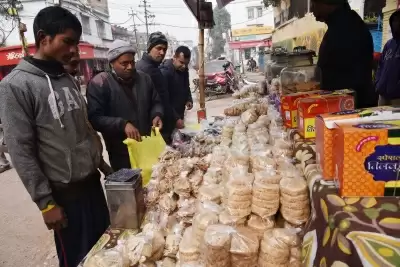 बिहार: मकर संक्रांति आने के साथ गया में तिलकुट की दुकानें सजीं
