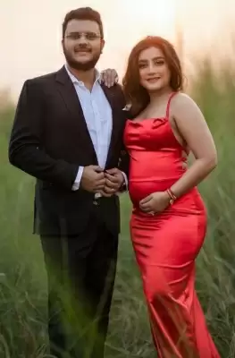 नेहा मर्दा ने किया प्रेग्नेंसी का ऐलान, पति के साथ शेयर की तस्वीर