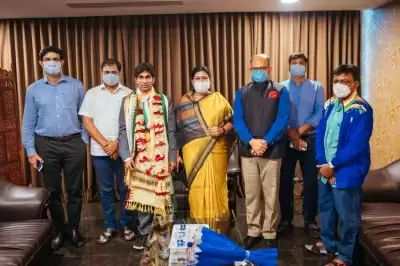 स्वर्ण पदक विजेता प्रमोद भगत का गृह राज्य ओडिशा पहुंचने पर हुआ भव्य स्वागत