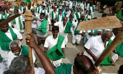तमिलनाडु के किसान नेता पी. अय्याकन्नू ने 39 दिन पुरानी भूख हड़ताल समाप्त की