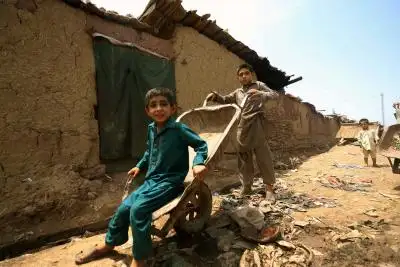 संघर्ष, गरीबी के बीच अफगान बच्चे कर रहे भोजन की भारी कमी का सामना