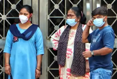 क्या भारत एक और कोविड लहर देख रहा है?