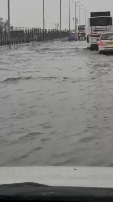 बारिश के चलते दिल्ली-मेरठ एक्सप्रेस-वे बना तालाब, रेंगते दिखे वाहन