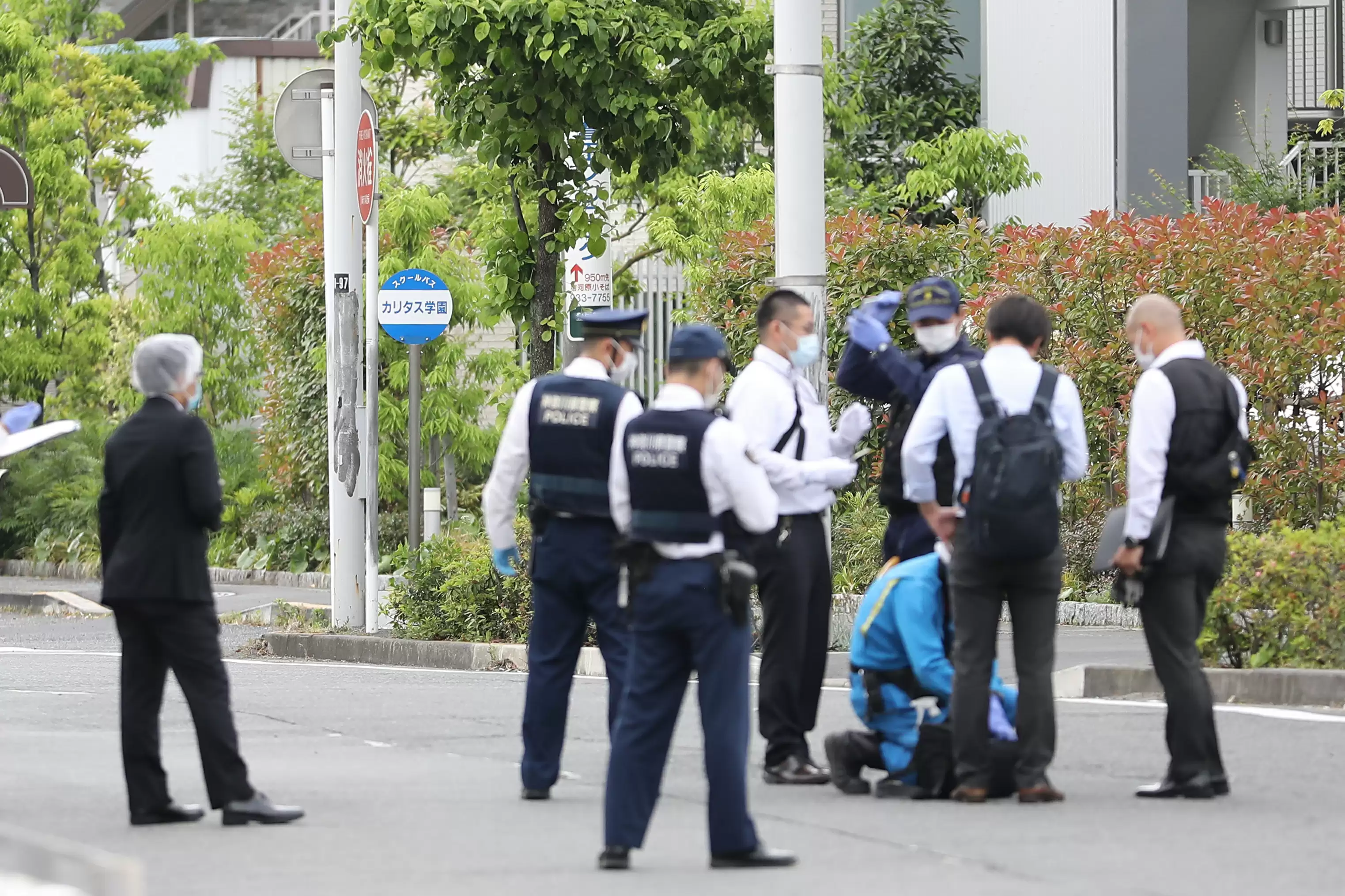 छुरा घोंपने, गोली मारने के आरोप में जापानी राजनेता का बेटा गिरफ्तार