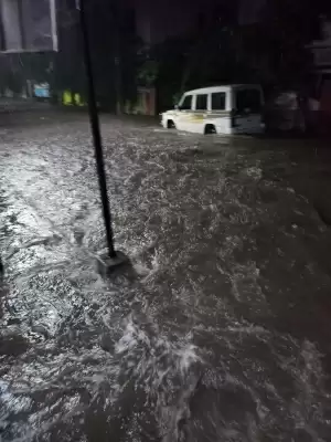 आंध्र प्रदेश के तीन जिलों में हो रही भारी बारिश
