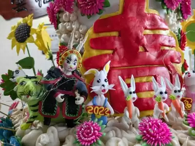 चीनी नववर्ष में आटे की मूर्तियां बनी उपहार की वस्तु