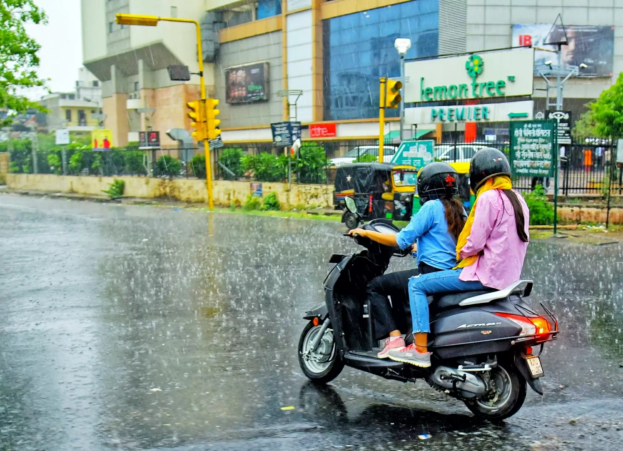 जयपुर में झमाझम बारिश-ओलावृष्टि से लोगों को भीषण गर्मी से राहत मिली