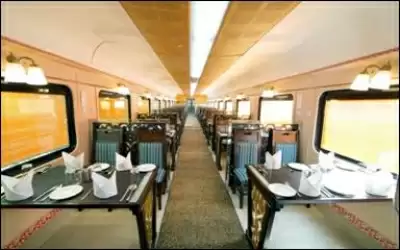 वाइब्रेंट गुजरात दिखाने के लिए रेलवे चलाएगा एसी टूरिस्ट ट्रेन