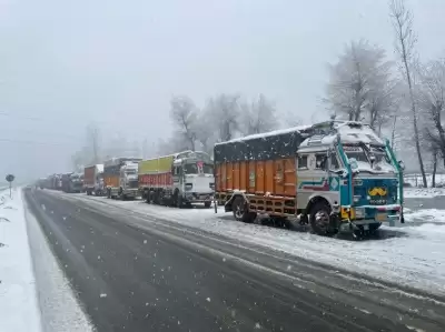 जम्मू-श्रीनगर हाईवे पर सैकड़ों वाहन फंसे रहे