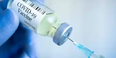 कोविड की पीने वाली वैक्सीन पर काम कर रहे शोधकर्ता